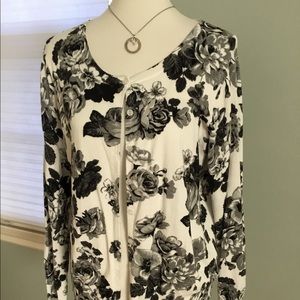 XL sweater with gray and black floral designs